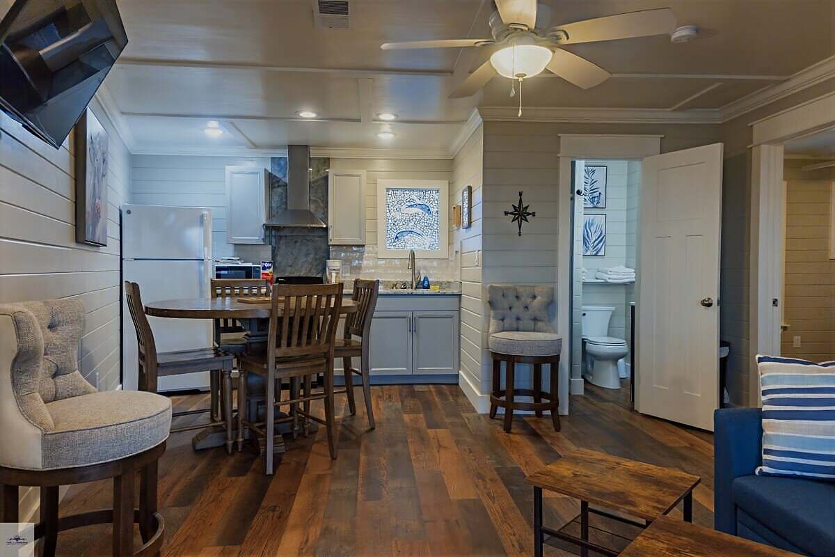 Gulf front suite kitchen/dining